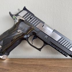 Sig Sauer p226 XFive black and White