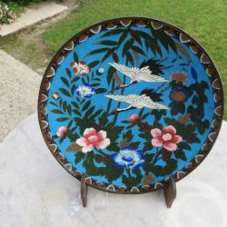 Art d'Asie - Ancien grand plat circulaire en émaux cloisonnés polychromes a décor de Grues du Japon