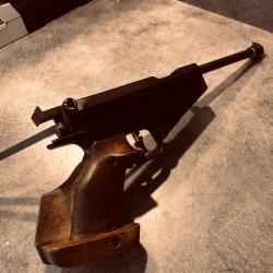 PISTOLET FEINWERKBAU model 90 TRES BON ETAT CAL 4.5 DROITIER