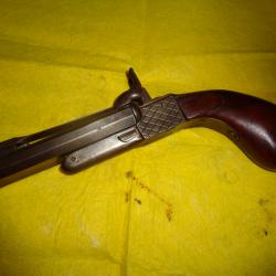 Pistolet juxtaposé avec baïonnette lançante