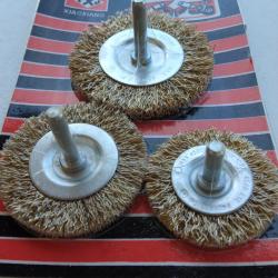 A SAISIR - 3 brosses métalliques circulaires diamètres 7,5cm, 6 cm et 5 cm; queue de 6mm NEUVES