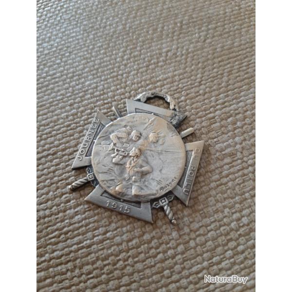 Mdaille de journe du poilu 1915 - modle en mtal. Guerre de 1914-1918.