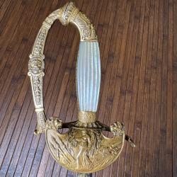 ÉPÉE D'OFFICIER D'ÉTAT MAJOR PLAQUETTES NACRE MONTURE LAITON DORÉ LAME BLEUI ET GRAVÉE A L'OR