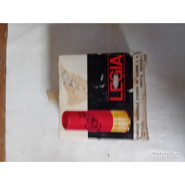 Bote de 24 cartouches  anciennes cal 12 douilles cartons vernies rouges  LEGIA