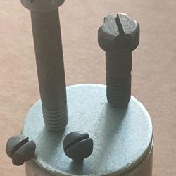 Lot de 2 vis de boîtier pour Mauser 98 G98 98k et divers + 2 contre vis ( #c )