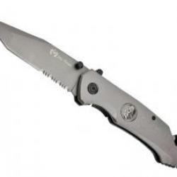Couteau Max Knives lame noire semi-dentée acier 3Cr13 avec « flipper » tête de mort incrusté manche