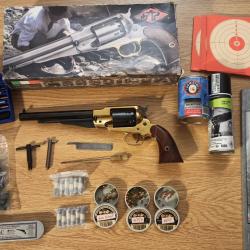 Remington 1858 + kit H&C + amorces+ cartouches PN + divers accessoires.