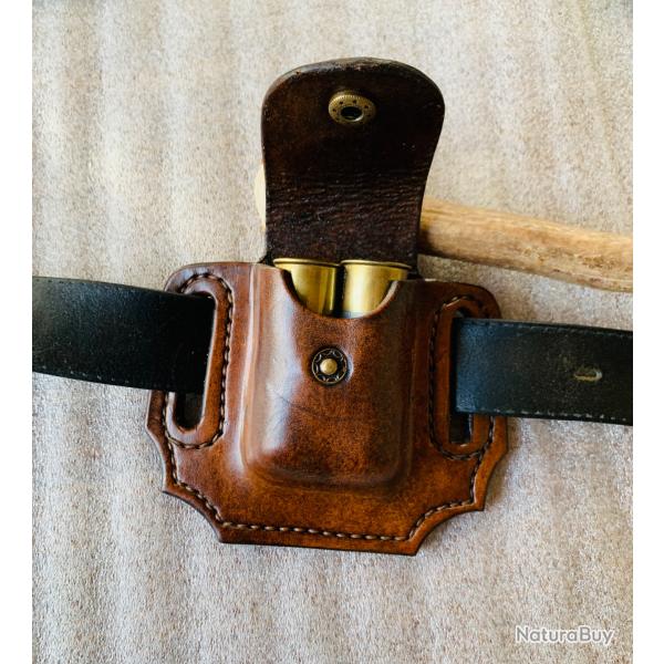 pochette en cuir d'artisan pour 2 munitions de calibre 12/70 ( 2 )