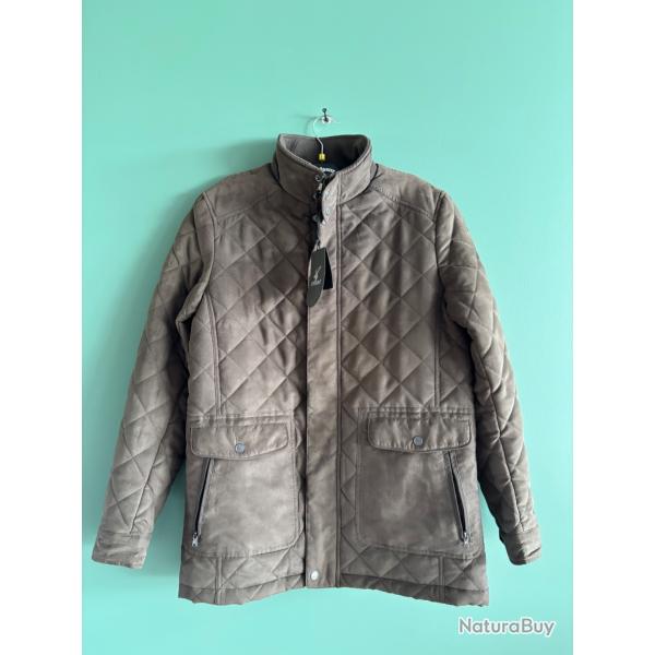 Veste Stagunt