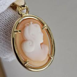 Pendentif Camée serti en or 18 carats