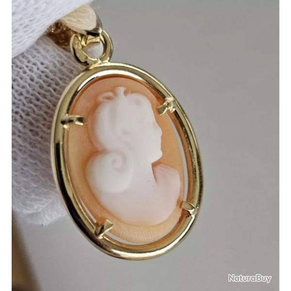 Pendentif Came serti en or 18 carats