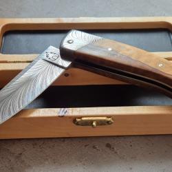 Couteau d'art en olivier et damas plume