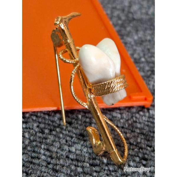 Broche " Vnerie "