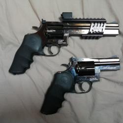 deux révolvers Dan Wesson 715 à CO2