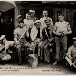 CPA -MARINE GUERRE - A bord d'un Cuirasse Avant la distribution  N°3918