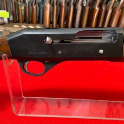 FUSIL SEMI-AUTOMATIQUE STOEGER, model : M3000, Calibre : 12/76, 3 CHOKES , BON ÉTAT, CANON : 76 cm.