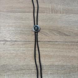 bolo de collection vintage motif sanglier argent cuir synthétique destockage chasse enchere