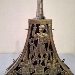 Grande poire à poudre trapézoïdale dite de "Mousquetaires "