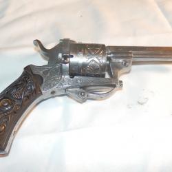 VENDS MAGNIFIQUE REVOLVER A BROCHES 7MM