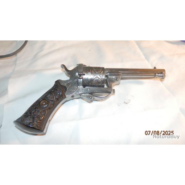 VENDS MAGNIFIQUE REVOLVER A BROCHES 7MM