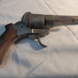 VENDS REVOLVER A BROCHE LE FAUCHEU PARIS