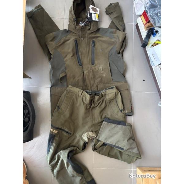 lot de vetements d'occasion au enchere a 1 destockage armurerie