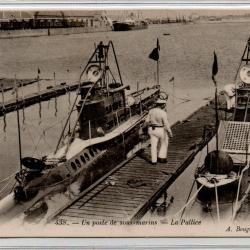 CPA - MARINE MILITAIRE - Un poste de Sous - Marin " La Pallice "  N°3977
