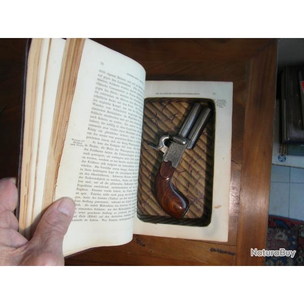 Pistolet  percussion  2 canons superposs dans livre  cachette