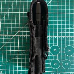 Etui cordura pour lampe tactique.