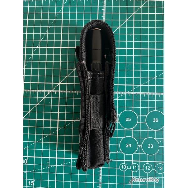 Etui cordura pour lampe tactique.