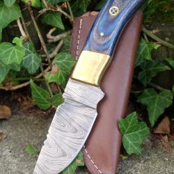 Couteau Skinner Damas Lame Drop Point Acier 256 Couches Manche Bois/Laiton Etui Cuir F Artisanale