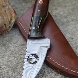 Skinner Couteau de Chasse Damas Lame 256 Couches Décor Faisan Manche Bois Fabr Artisanale Etui Cuir