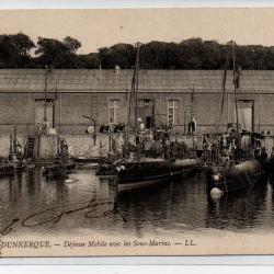 CPA - Marine Militaire - DUNKERQUE - Défense Mobile avec les Sous-Marins  N°3999