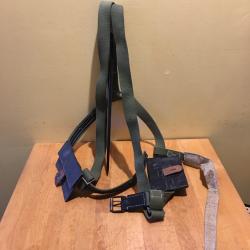 brelage URSS modele 35 , ceinturon et brelage et foureau en repro , baionnette et pochettes WW2