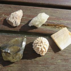 Ensemble de 5 blocs de minéraux/pierres naturelles divers (XXé)