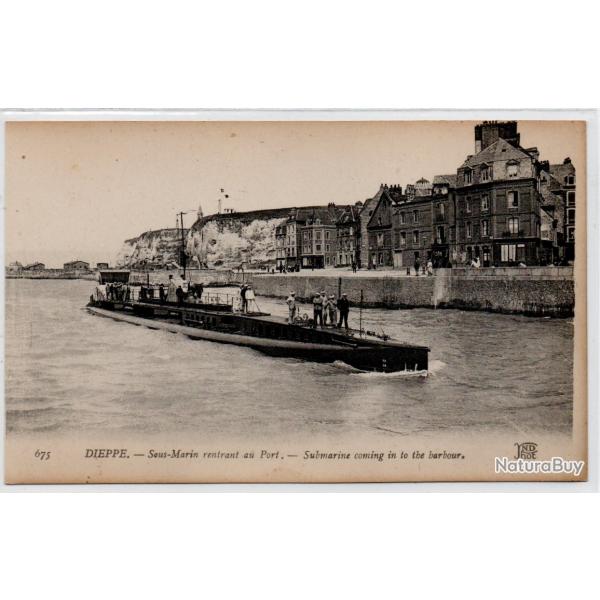 CPA- Marine Militaire - DIEPPE - Sous - Marin rentrant au Port  N4000