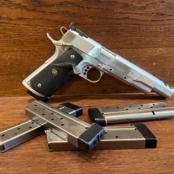 Springfield Armory 1911 Custom Cal 40 S&W & 5 Chargeurs