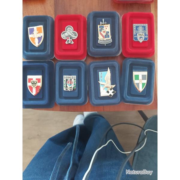 Collection complte ~100 insignes militaires ditions Atlas - Arthus-Bertrand - Avec botiers