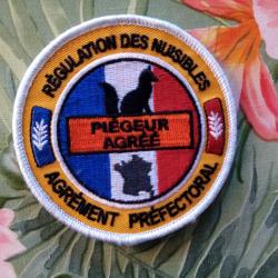 vend écusson neuf brodé piegeur agréé