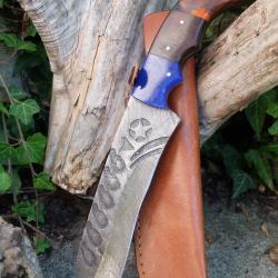 Couteau Big Bowie Damas Lame Drop Point Acier 256 Couches Manche Bois/Résine Etui Cuir Fabr Artisan