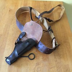 ceinturon et brelage officier URSS modele 43 , etui TT33 tokarev , apres guerre mais pareil que WW2