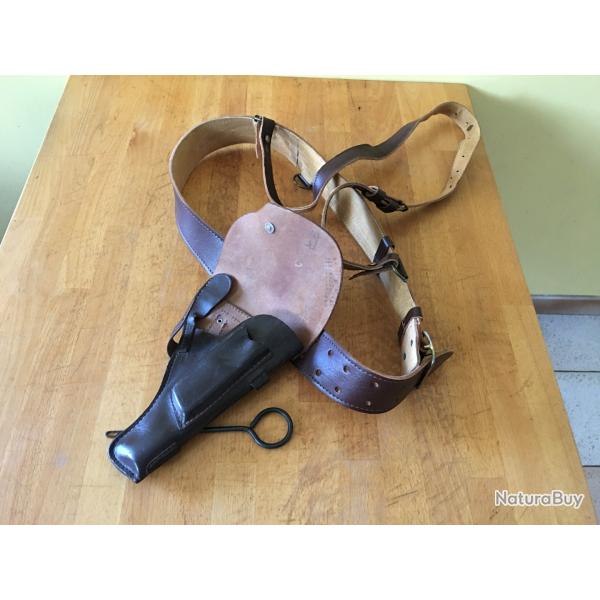 ceinturon et brelage officier URSS modele 43 , etui TT33 tokarev , apres guerre mais pareil que WW2