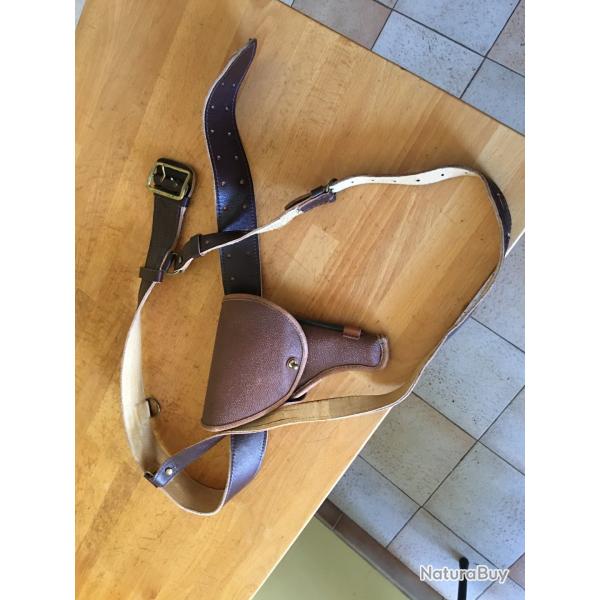 ceinturon et brelage officier URSS modele 43 , etui nagant 1895 , apres guerre mais pareil que WW2