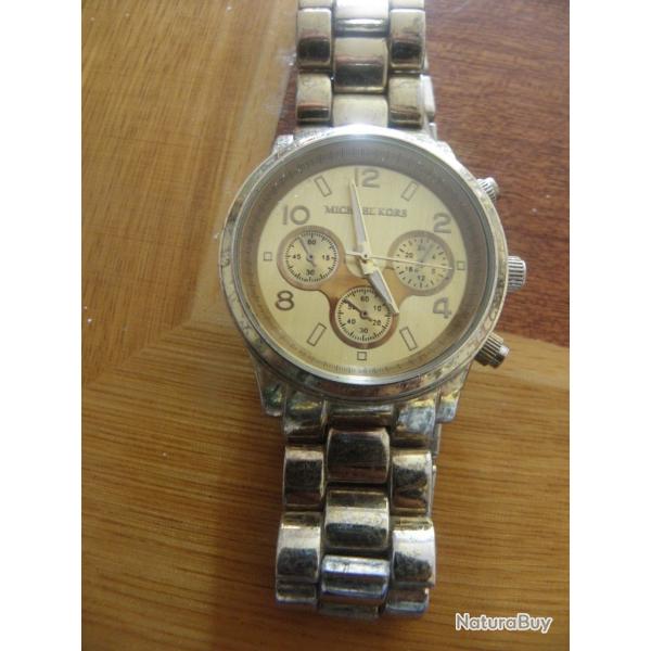 montre Michael Kors en tat de marche