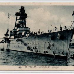 CPA - MARINE NATIONALE - TOULON - La toilette d'un croiseur  N&deg;4045