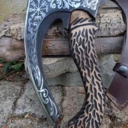 Hache de Viking Ragnar Lothbrok Lame Acier Carbone 1055 Symboles Manche Bois Etui Cuir Artisanale