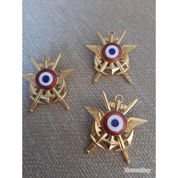 Lot de 3 insignes franais  dterminer. Superbe tat. Marine, aviation, infanterie, officier ?