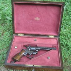 revolver 9 mm a broche en coffret; arme en état de tir