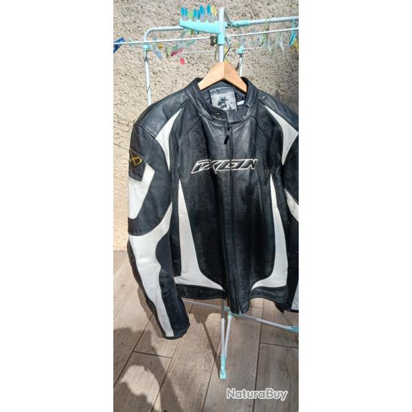 Blouson moto IXON cuir bon tat Avec sa doublure hiver