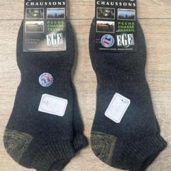 LOT DE DEUX PAIRES DE CHAUSSONS BOTTE LAINE TAILLE 42-43 NEUF